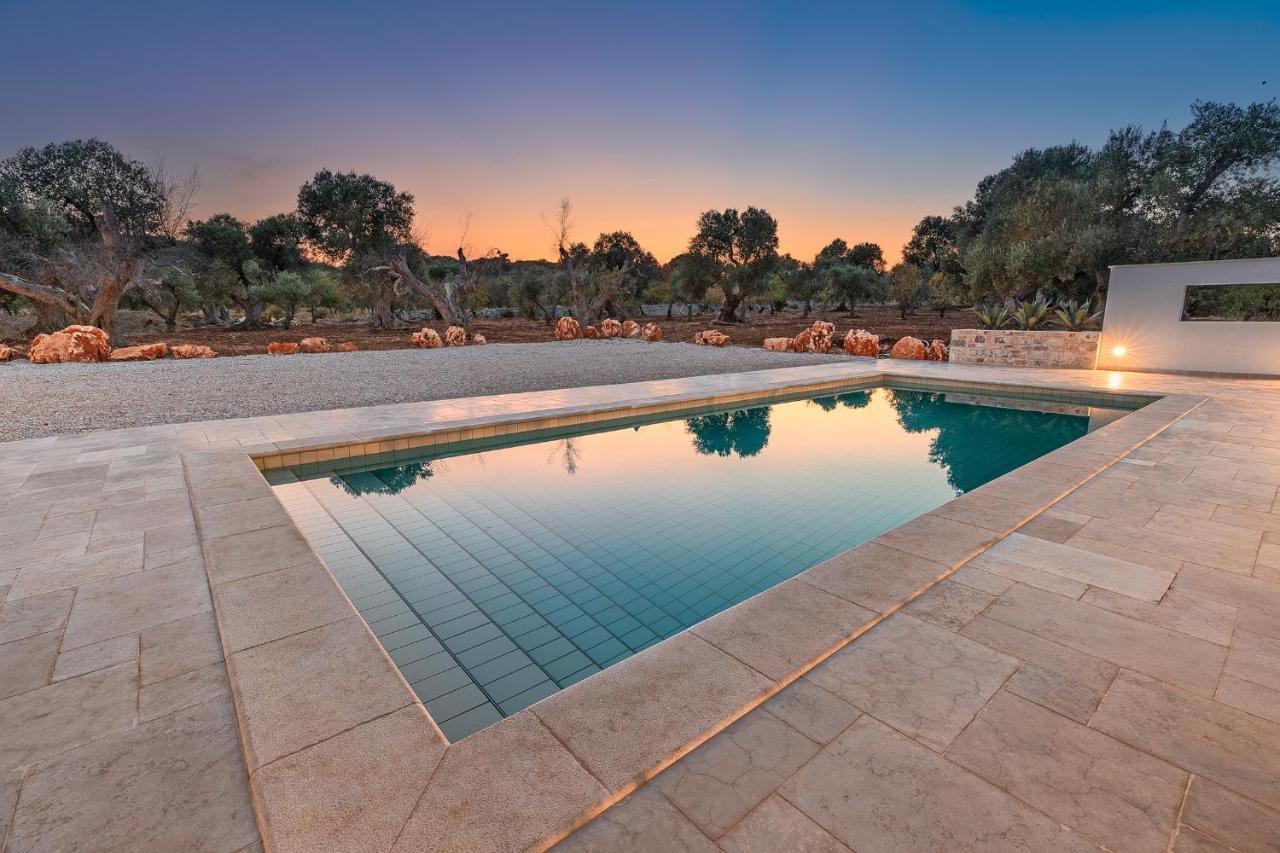 Vilaa Isa Beautiful Villa And Trullo In Ostuni Exterior foto
